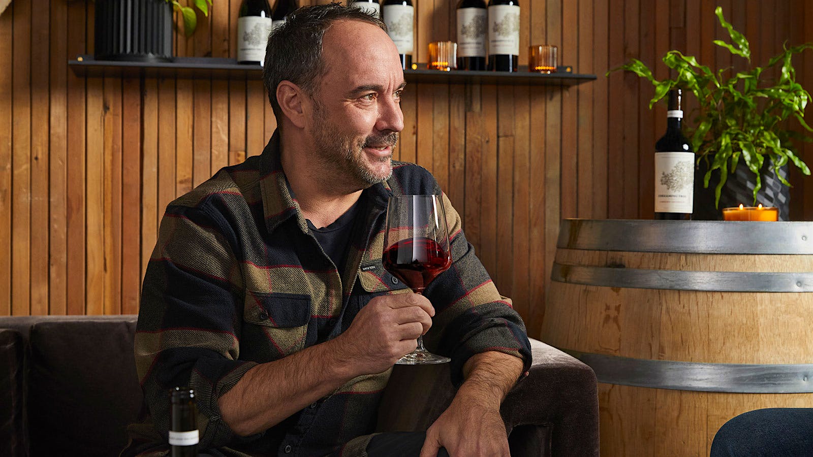 Dave Matthews drinking a glass of Dreaming Tree red wine